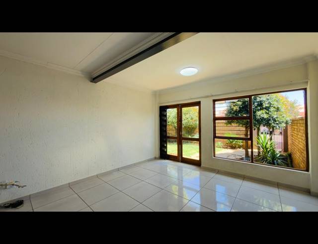2 BEDROOM PROPERTY TO RENT IN BRENTWOOD PARK